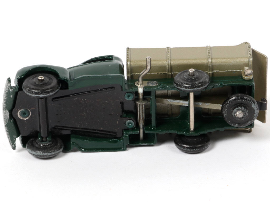 Lot 472 - DINKY TOYS (FRANCE) (1)