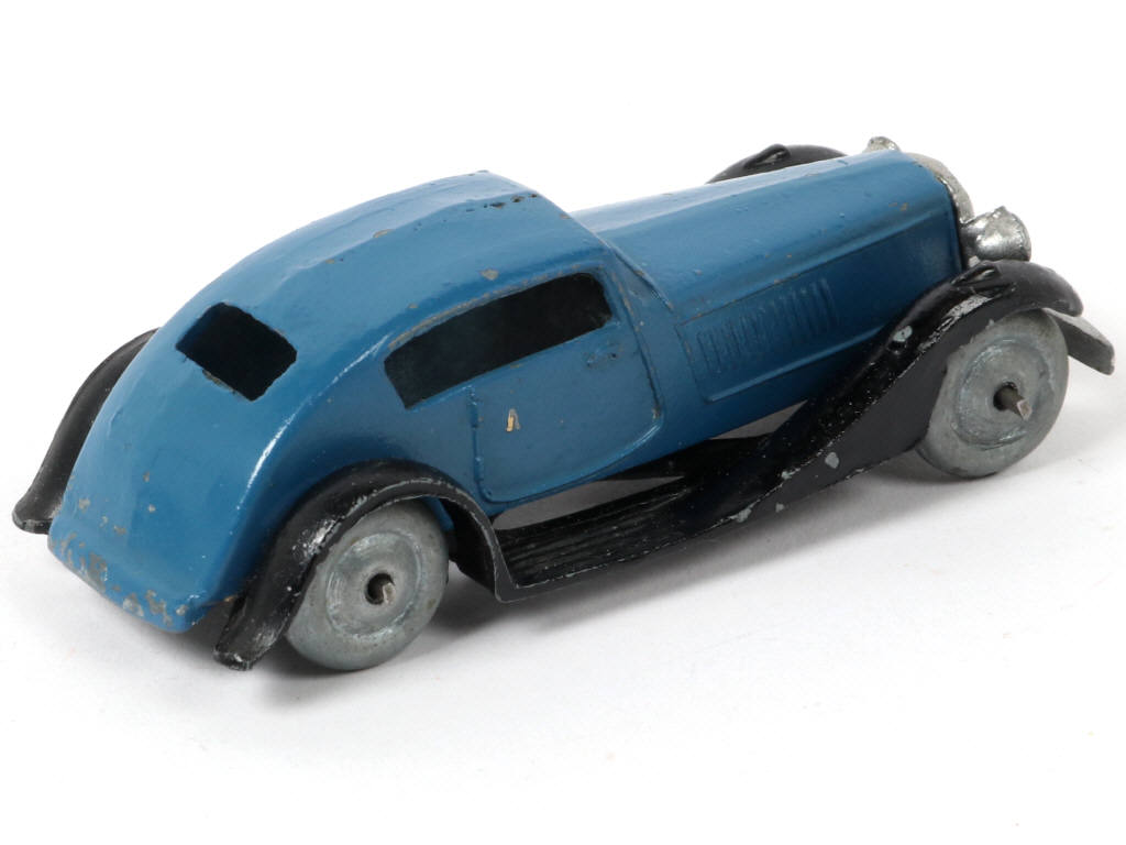 Lot 305 - DINKY TOYS (FRANCE) (1)