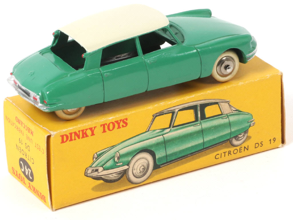 Lot 348 - DINKY TOYS (FRANCE) (1)