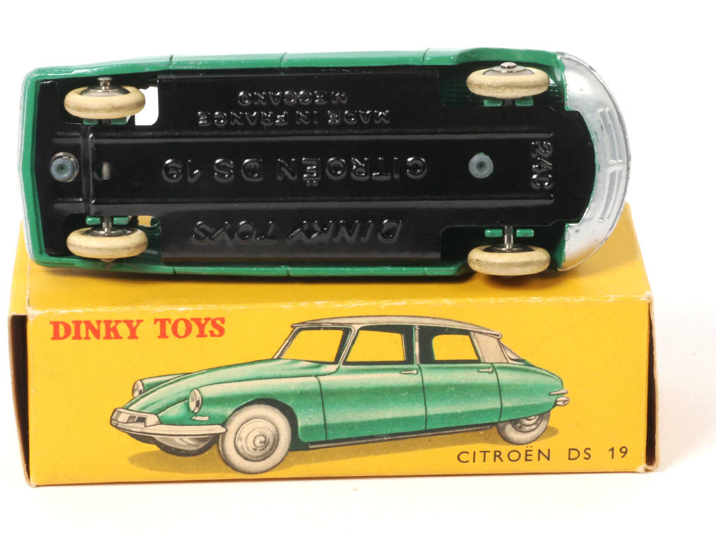 Lot 348 - DINKY TOYS (FRANCE) (1)