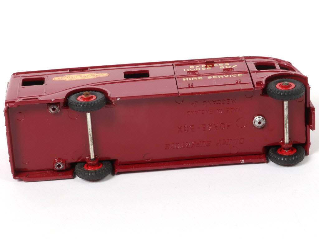 Lot 594 - DINKY TOYS (GB) (1)