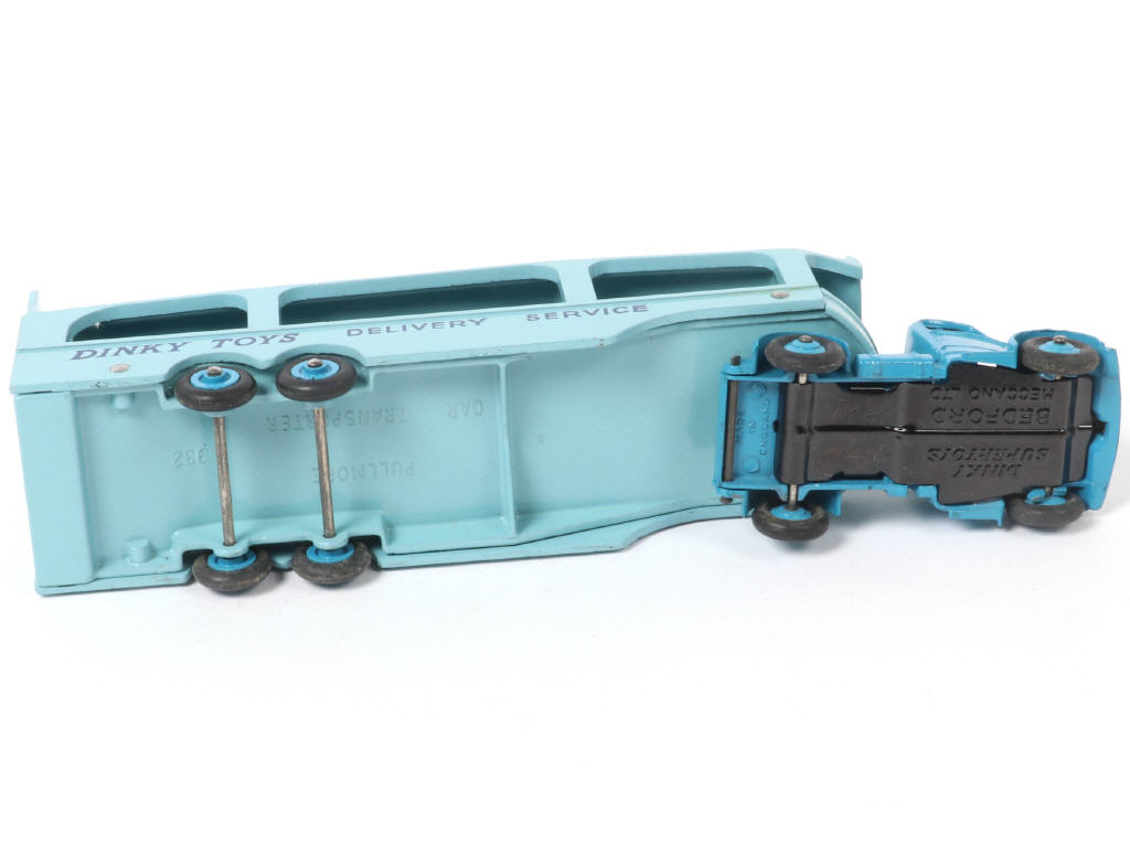 Lot 595 - DINKY TOYS (GB) (1)