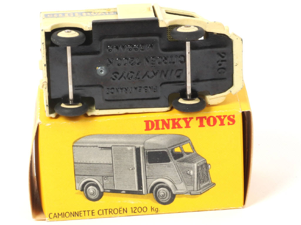 Lot 482 - DINKY TOYS (FRANCE) (1)