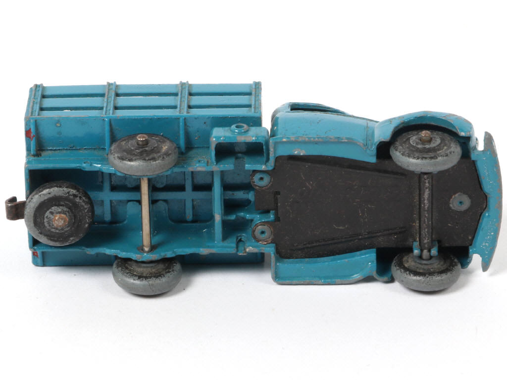 Lot 471 - DINKY TOYS (FRANCE) (1)
