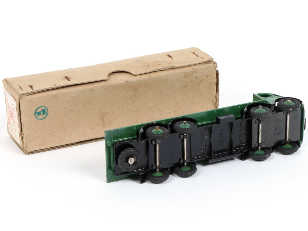 Lot 589 - DINKY TOYS (GB) (1)