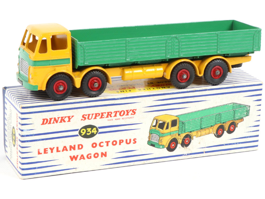 Lot 593 - DINKY TOYS (GB) (1)