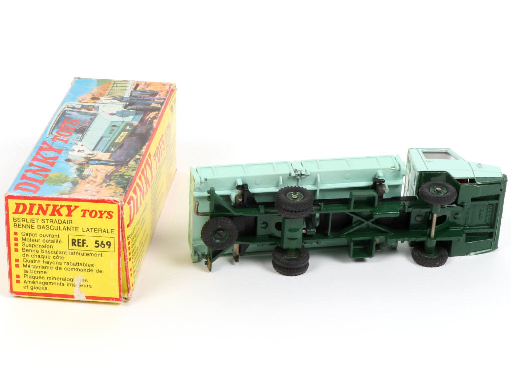 Lot 492 - DINKY TOYS (FRANCE) (1)