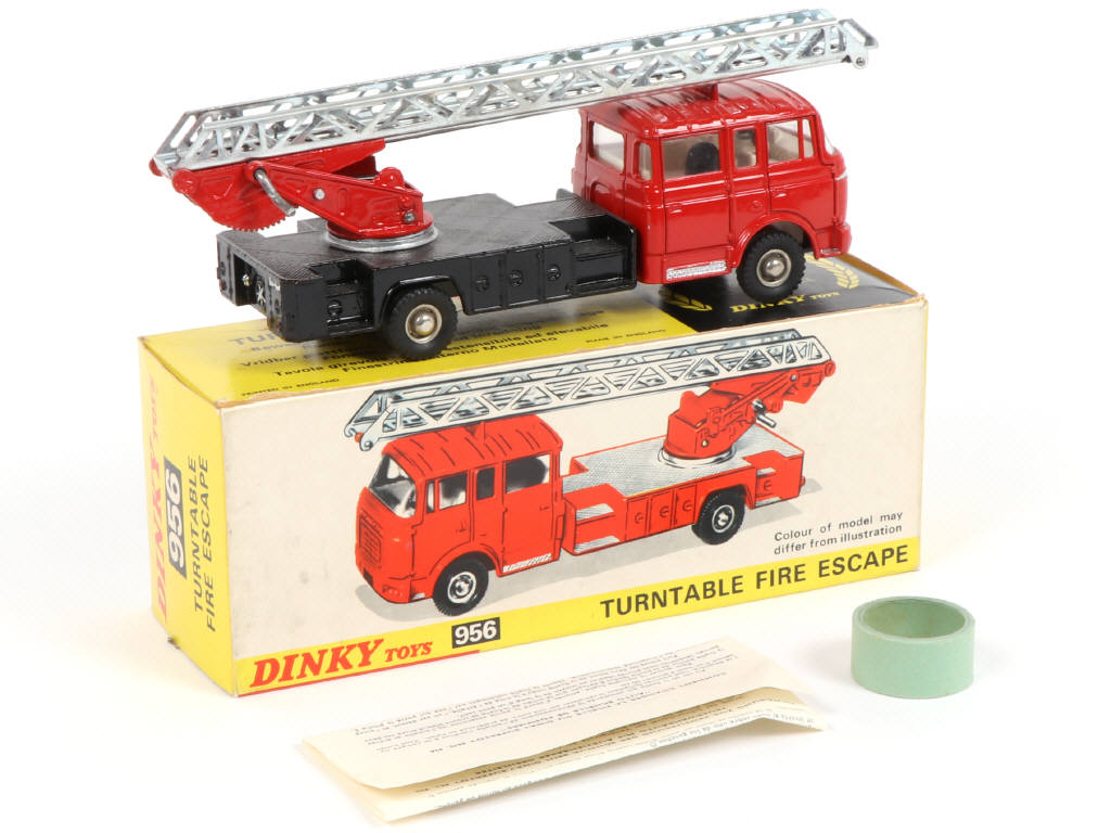 Lot 597 - DINKY TOYS (GB) (1)