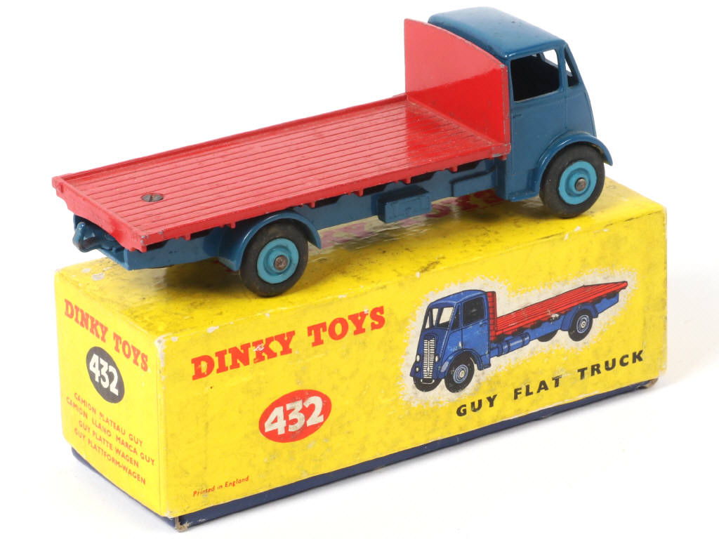 Lot 585 - DINKY TOYS (GB) (1)