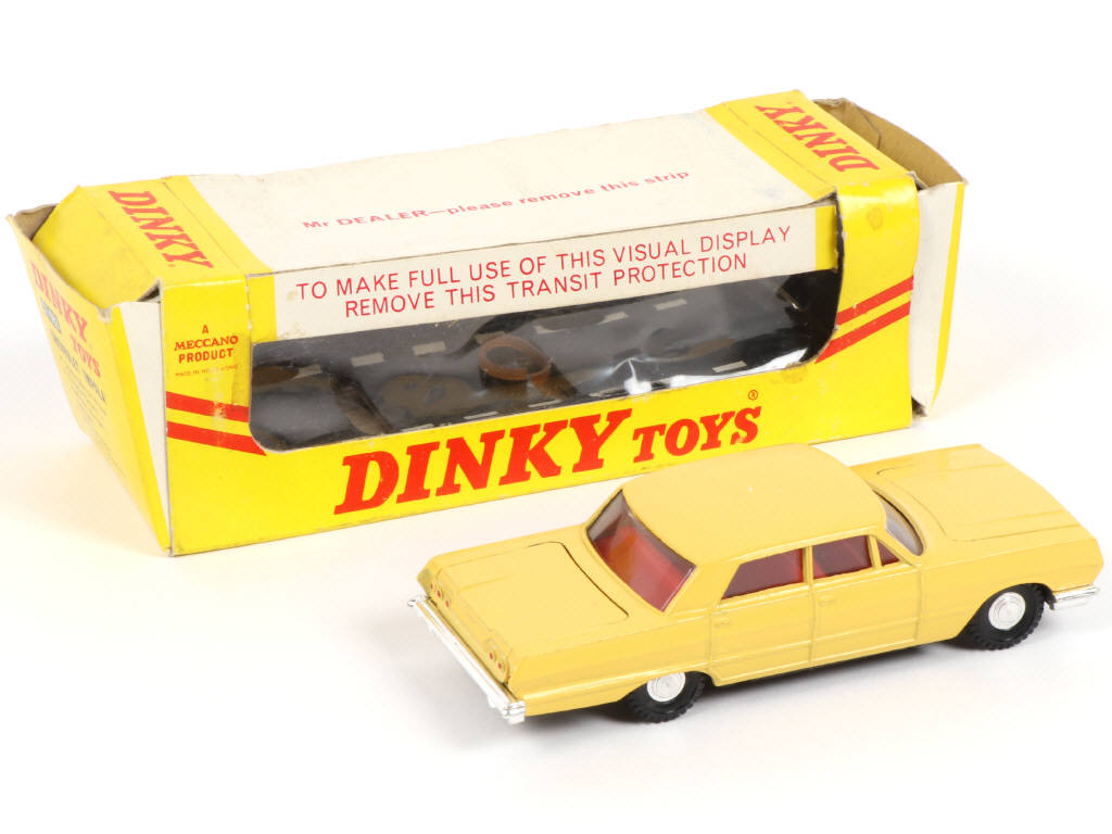 Lot 573 - DINKY TOYS (GB) (1)