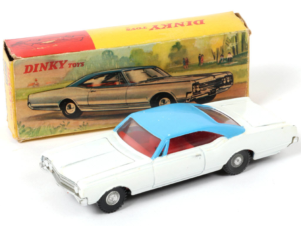 Lot 571 - DINKY TOYS (GB) (1)