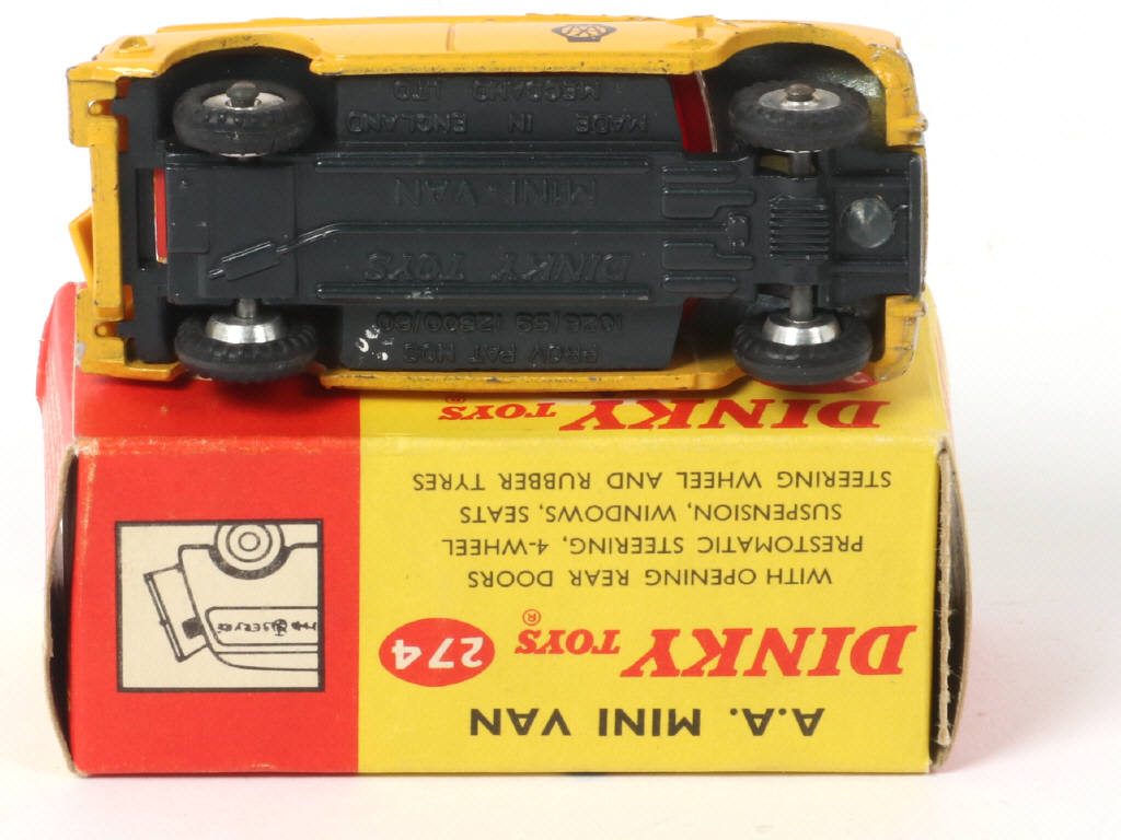 Lot 569 - DINKY TOYS (GB) (1)