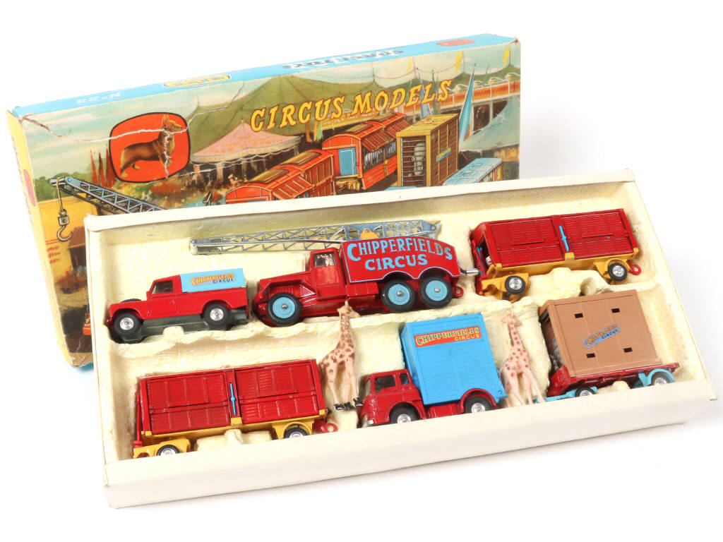 Lot 210 - CORGI TOYS (GB) (1)