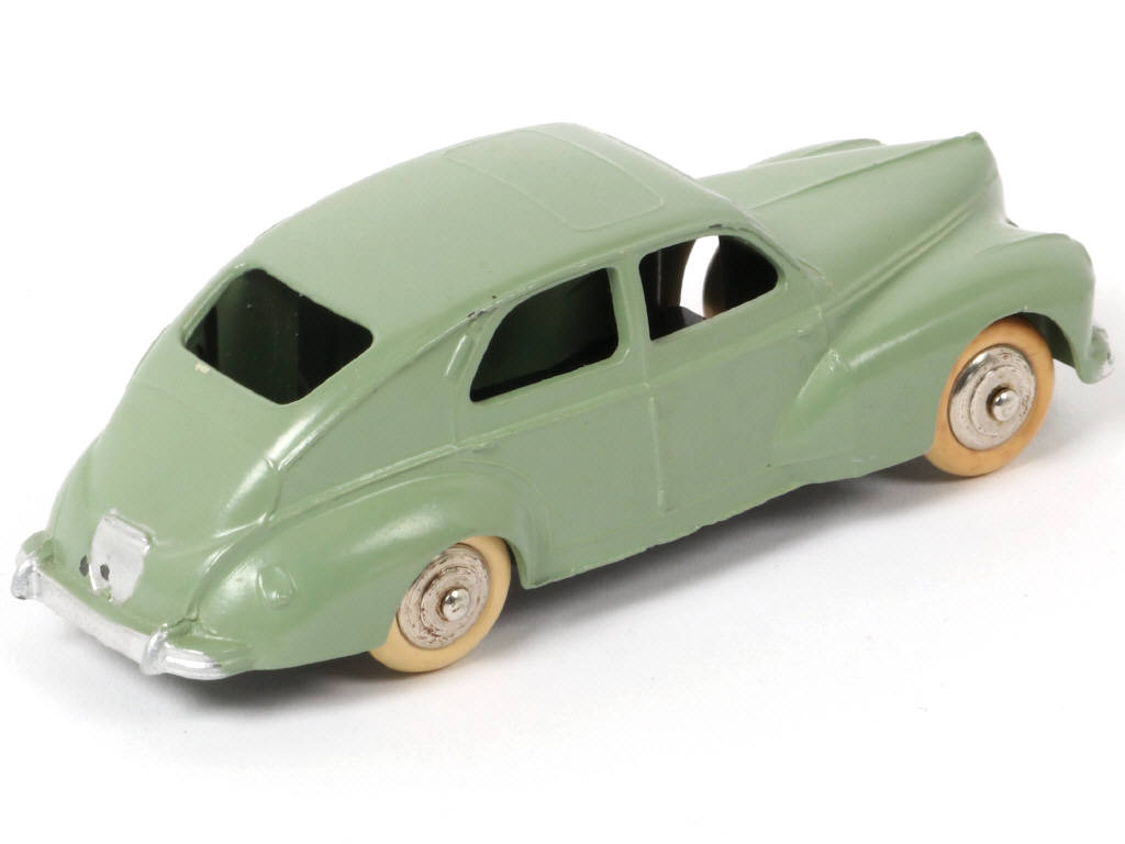 Lot 323 - DINKY TOYS (FRANCE) (1)