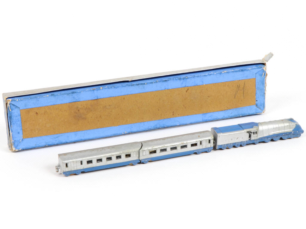 Lot 507 - DINKY TOYS (GB) (1)