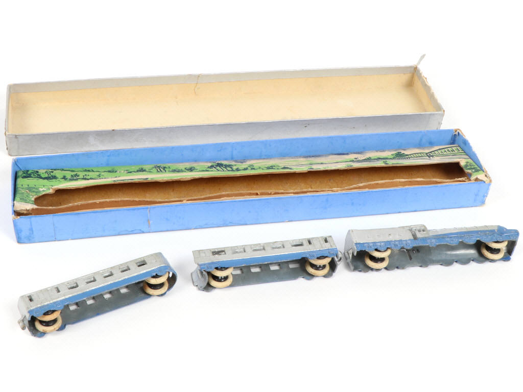 Lot 507 - DINKY TOYS (GB) (1)