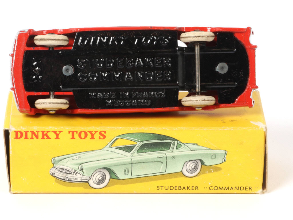 Lot 372 - DINKY TOYS (FRANCE) (1)
