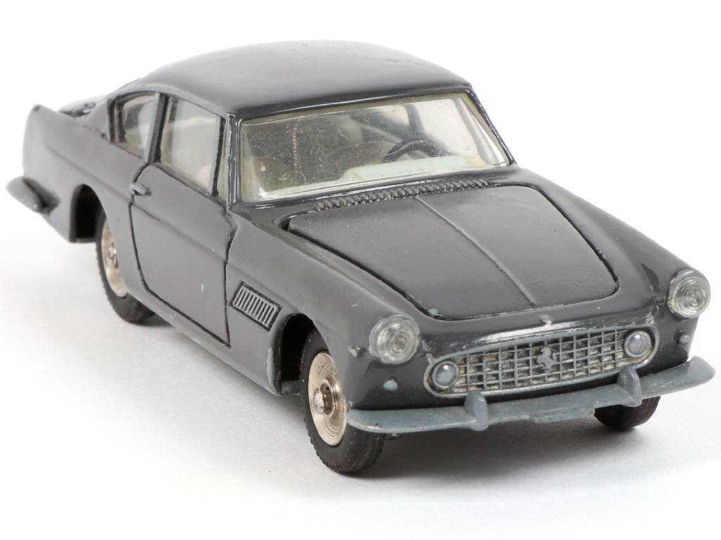 Lot 335 - DINKY TOYS (FRANCE) (1)