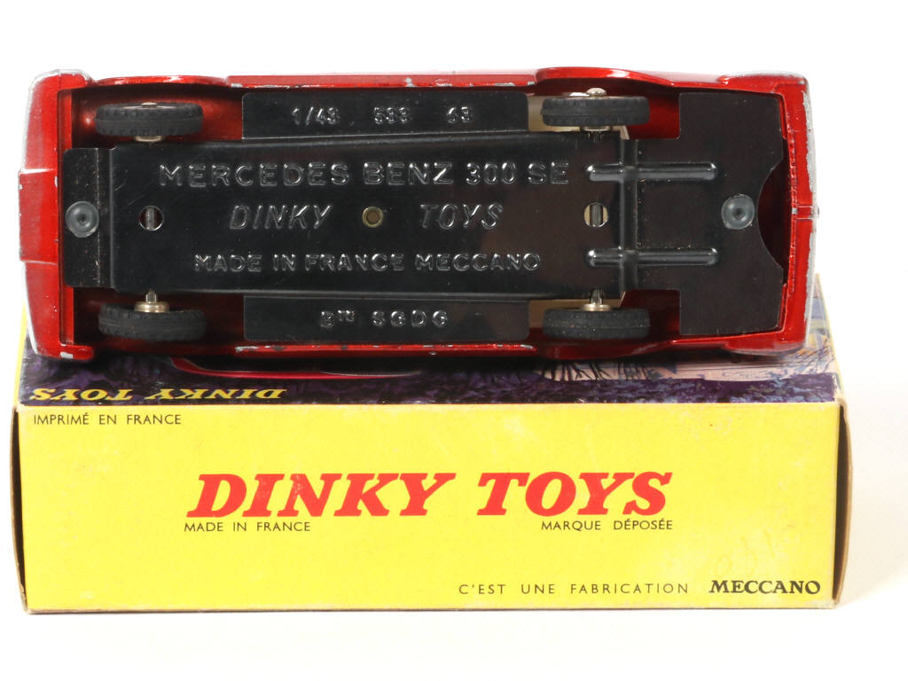 Lot 443 - DINKY TOYS (FRANCE) (1)