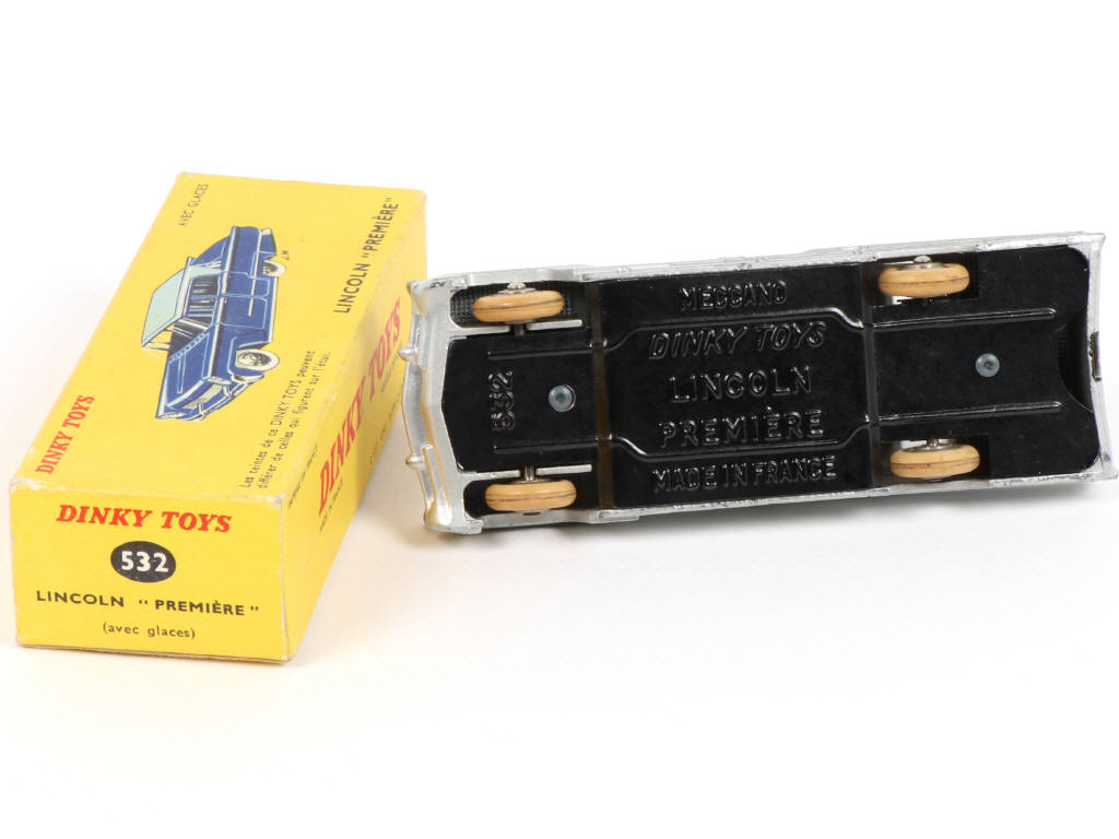 Lot 460 - DINKY TOYS (FRANCE) (1)