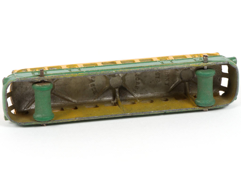 Lot 467 - DINKY TOYS (FRANCE) (1)