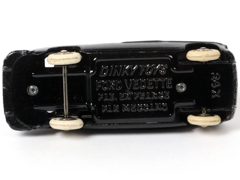 Lot 329 - DINKY TOYS (FRANCE) (1)