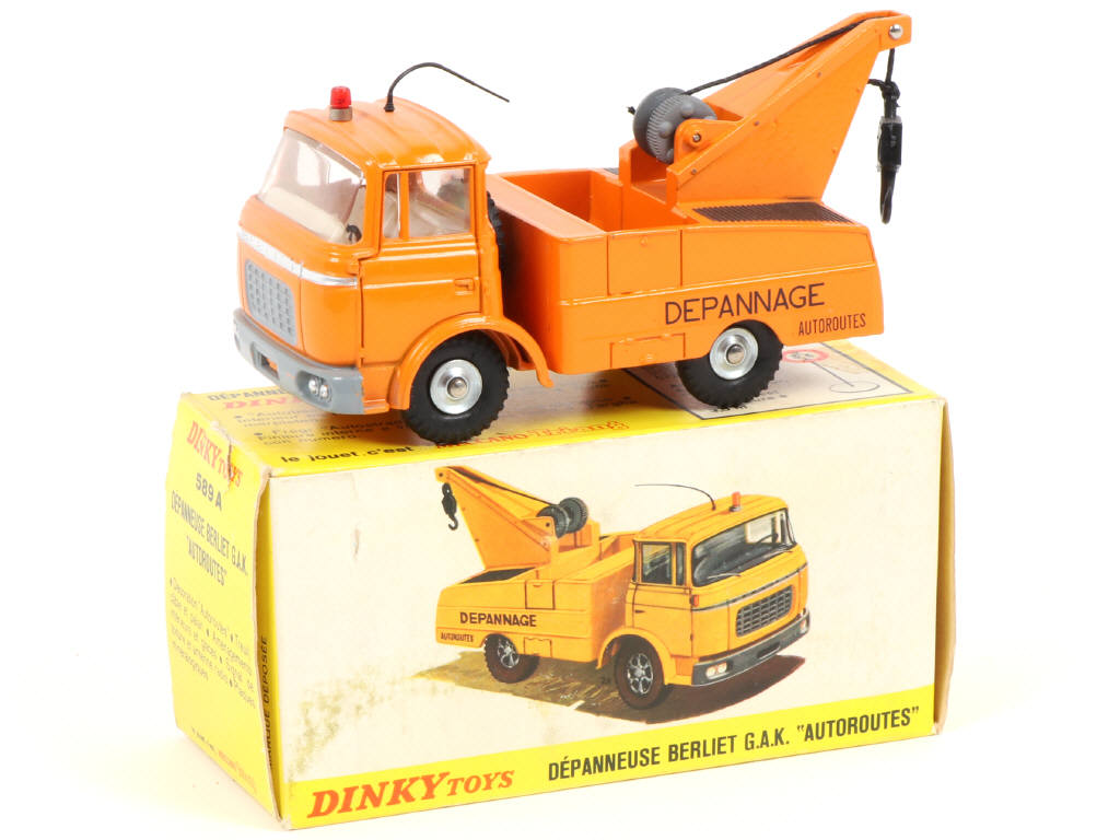Lot 495 - DINKY TOYS (FRANCE) (1)