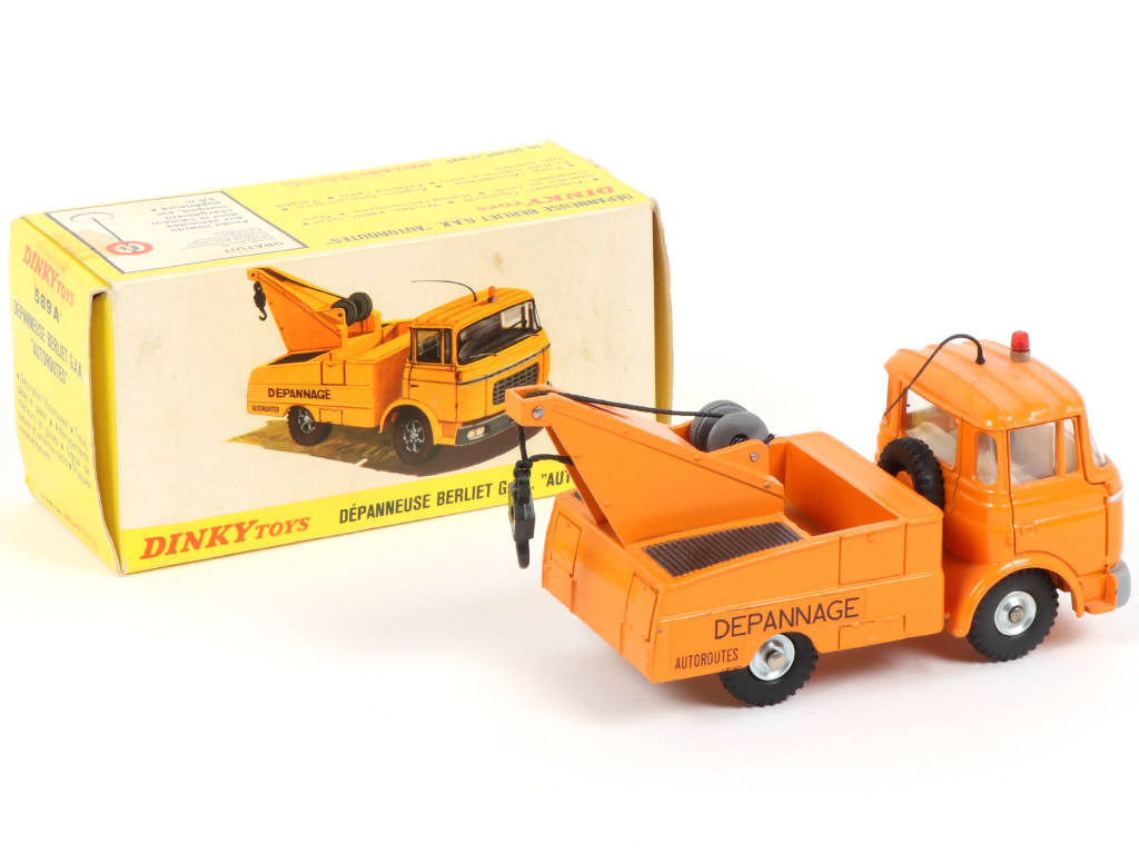 Lot 495 - DINKY TOYS (FRANCE) (1)
