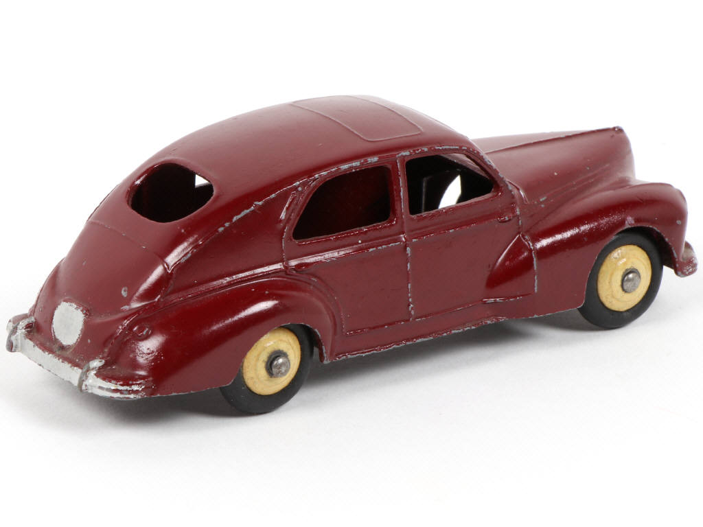 Lot 324 - DINKY TOYS (FRANCE) (1)