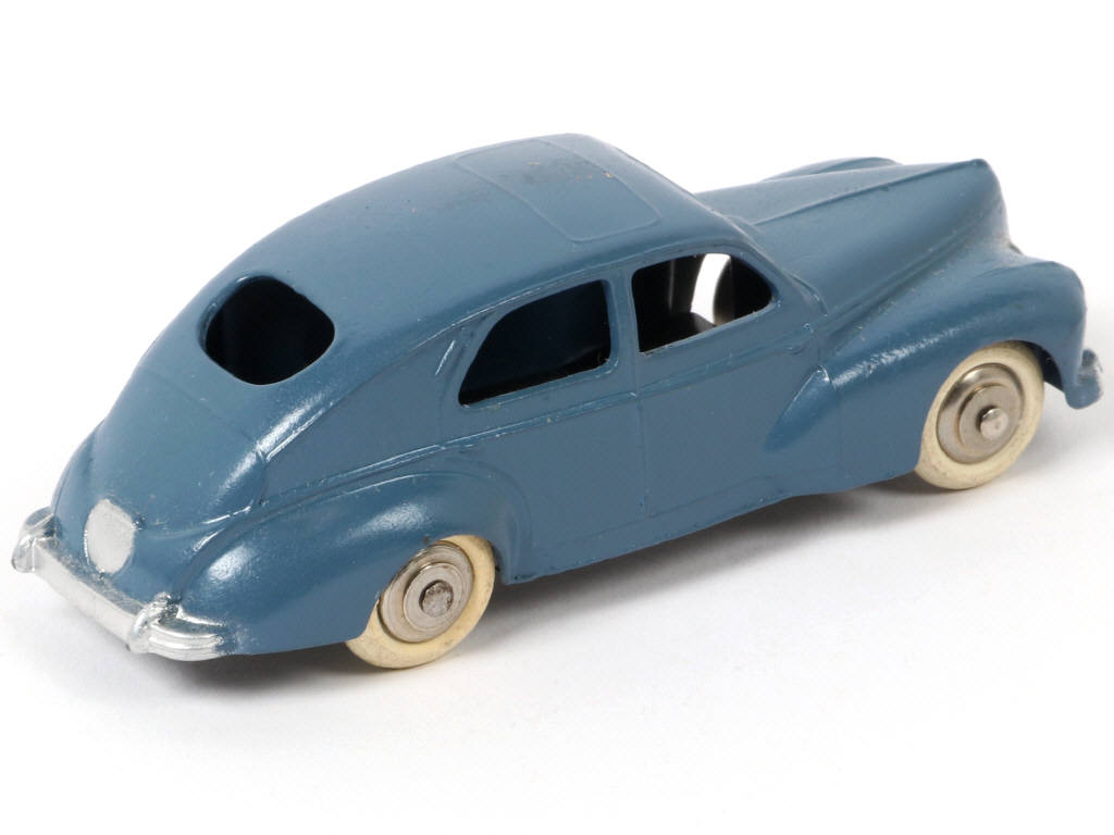 Lot 320 - DINKY TOYS (FRANCE) (1)