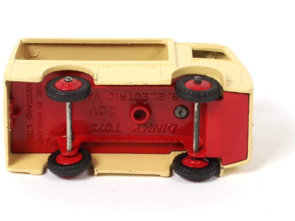 Lot 582 - DINKY TOYS (GB) (1)