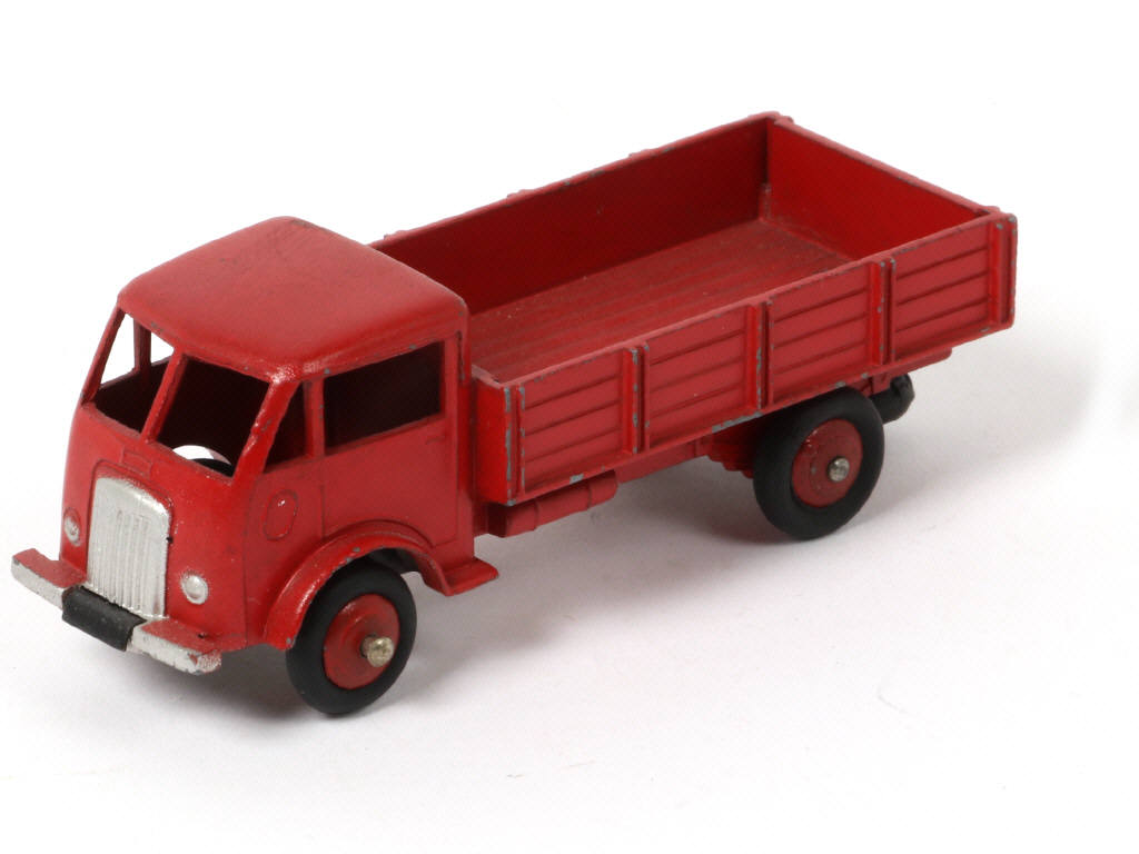 Lot 469 - DINKY TOYS (FRANCE) (1)