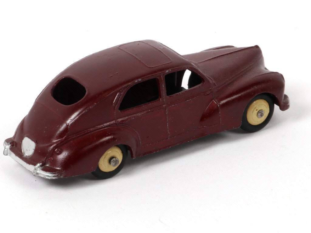 Lot 325 - DINKY TOYS (FRANCE) (1)