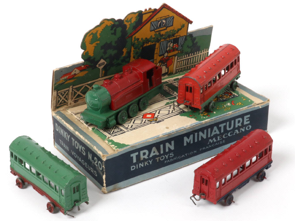 Lot 302 - DINKY TOYS (FRANCE) (1)