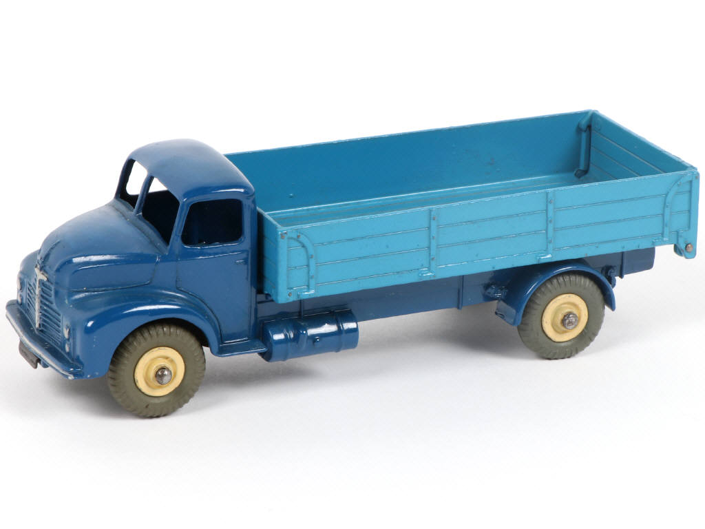 Lot 546 - DINKY TOYS (GB) (1)