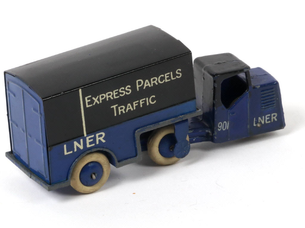 Lot 543 - DINKY TOYS (GB) (1)