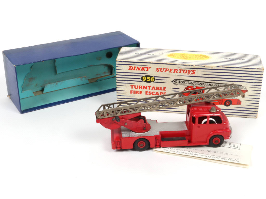 Lot 289 - DINKY TOYS (GB) (1)