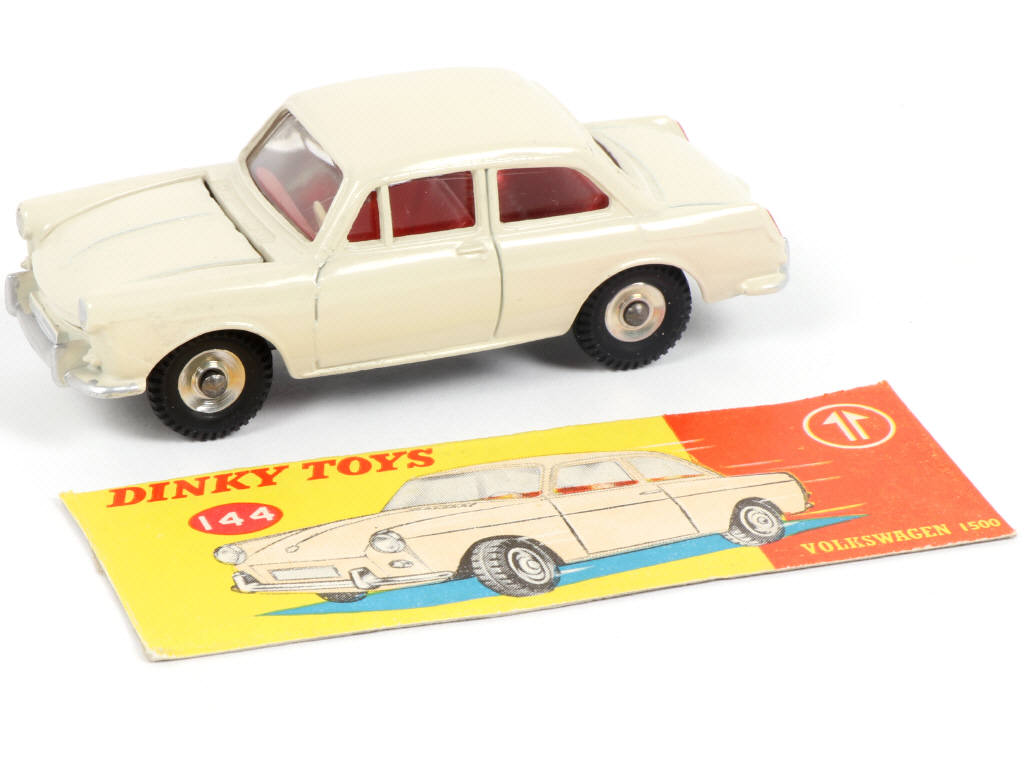 Lot 260 - DINKY TOYS (GB) (1)