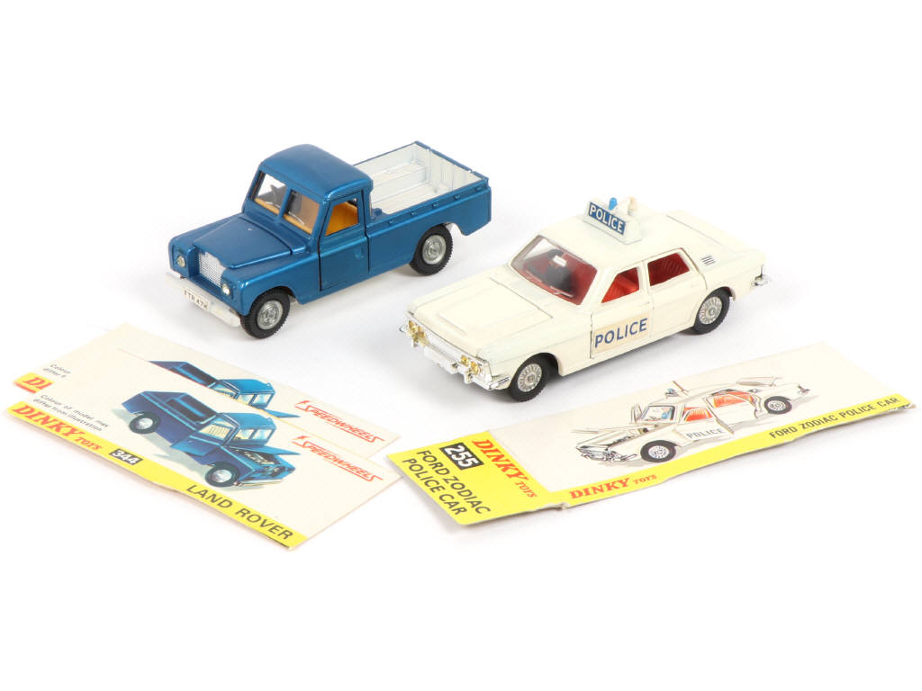 Lot 306 - DINKY TOYS (GB) (2)