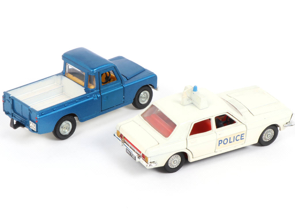 Lot 306 - DINKY TOYS (GB) (2)