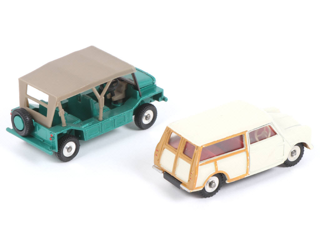 Lot 301 - DINKY TOYS (GB) (2)