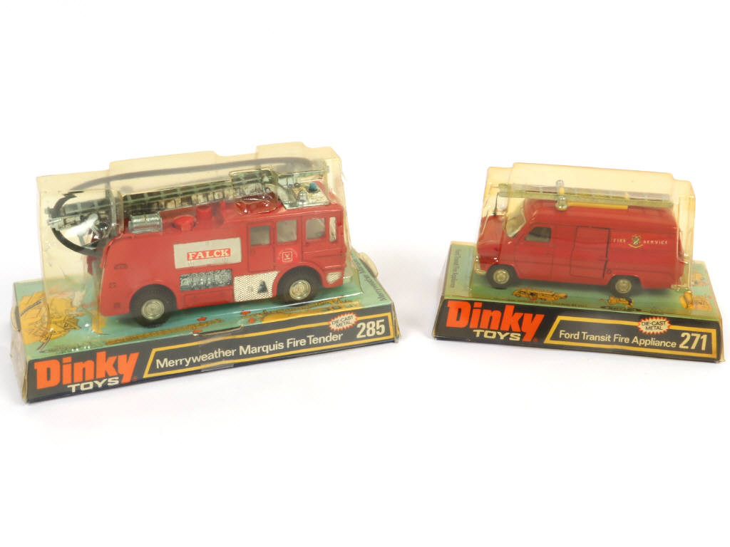 Lot 321 - DINKY TOYS (GB) (2)