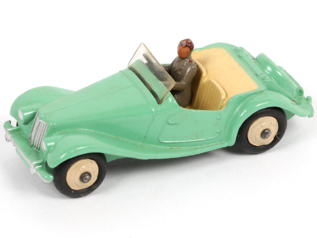 Lot 253 - DINKY TOYS (GB) (1)