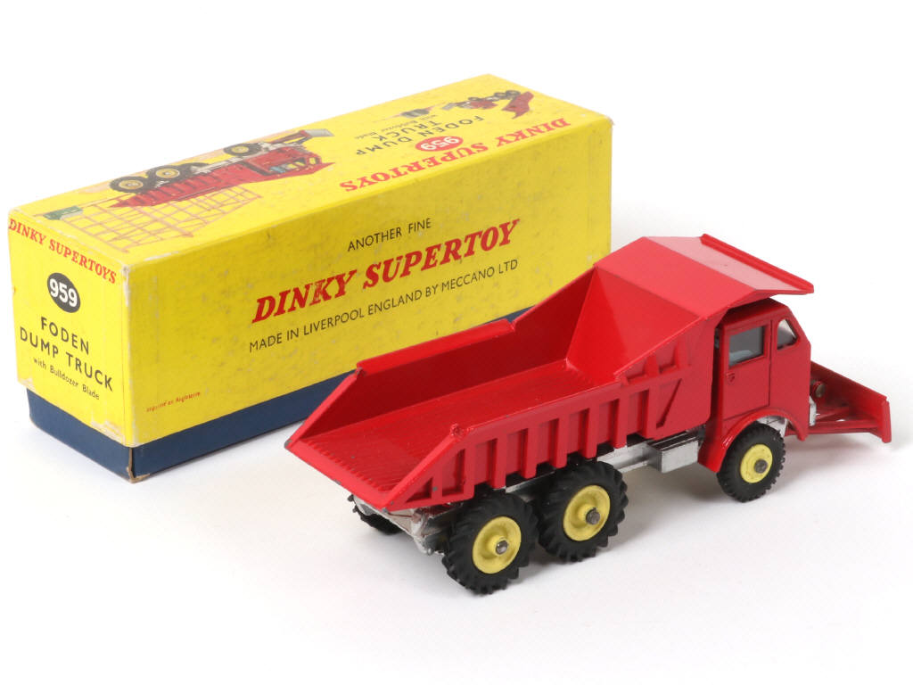Lot 290 - DINKY TOYS (GB) (1)