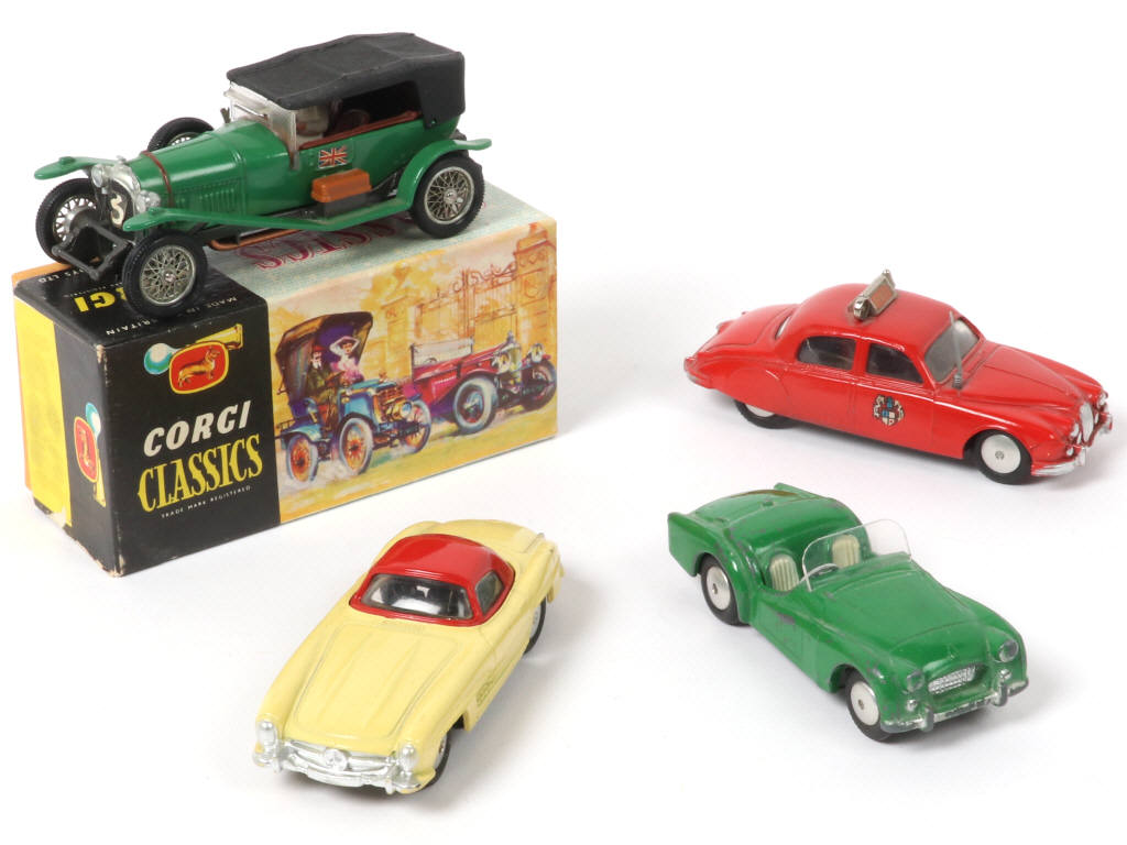 Lot 163 - CORGI TOYS (GB) (4)