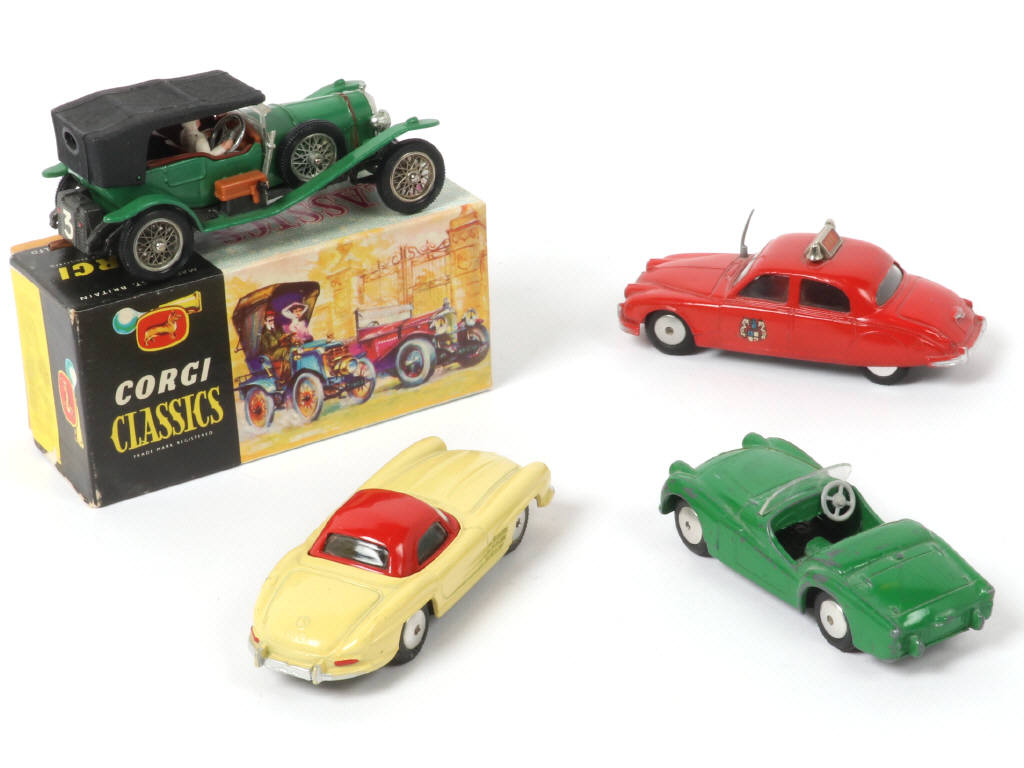 Lot 163 - CORGI TOYS (GB) (4)