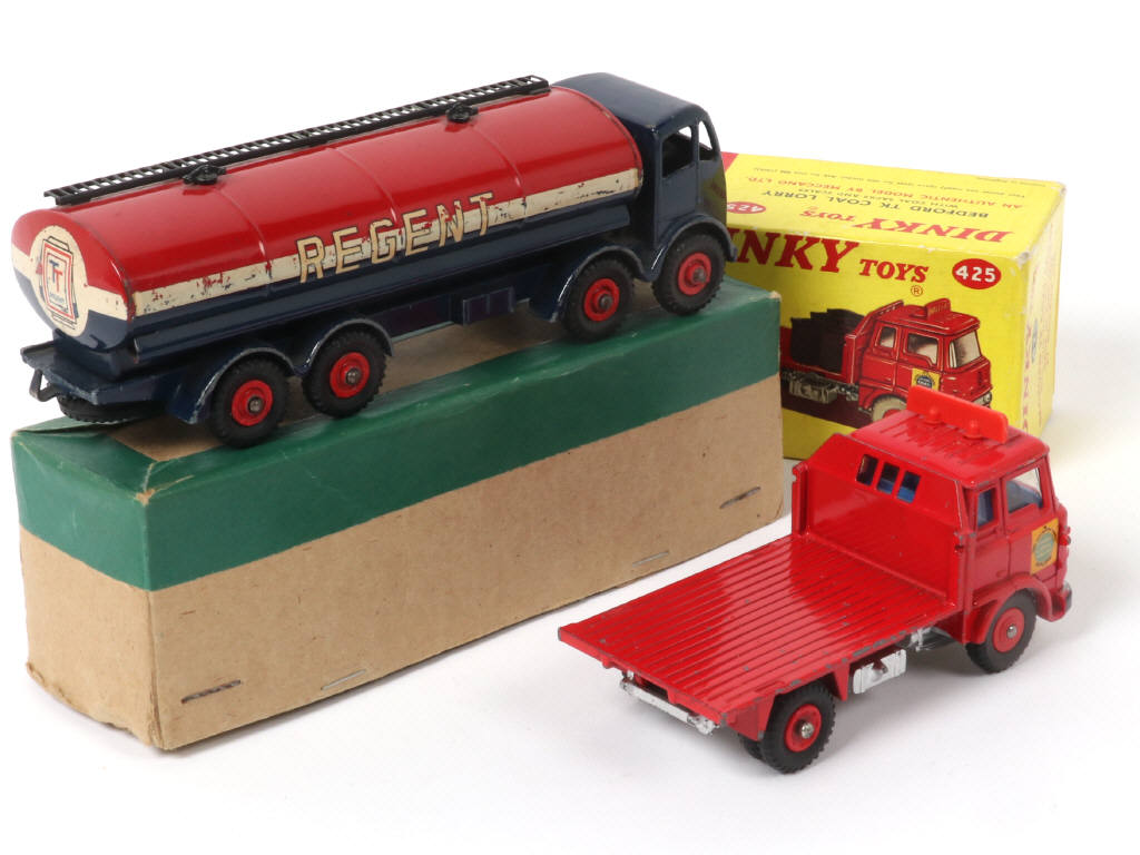 Lot 314 - DINKY TOYS (GB) (2)