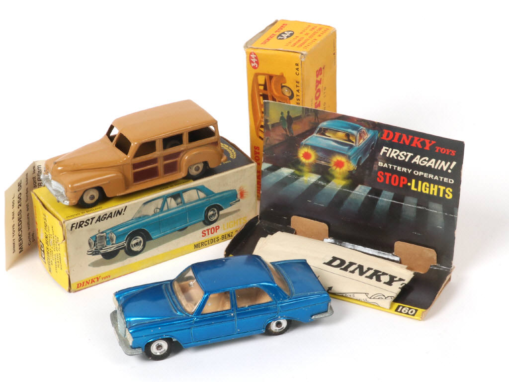 Lot 308 - DINKY TOYS (GB) (2)