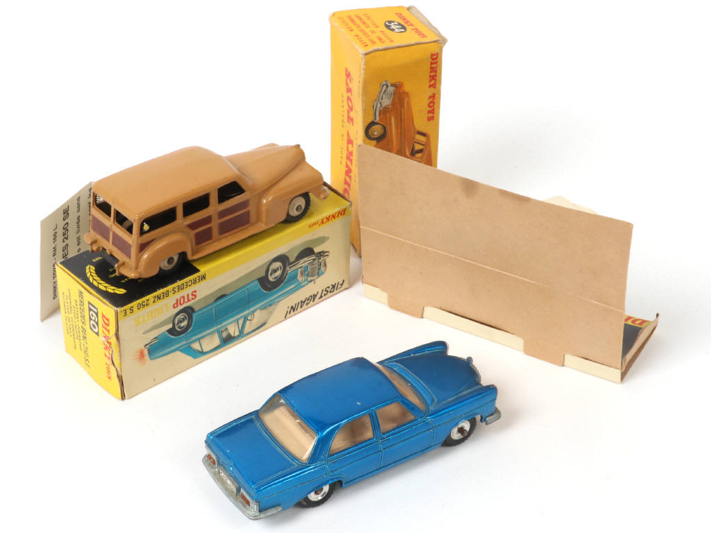 Lot 308 - DINKY TOYS (GB) (2)