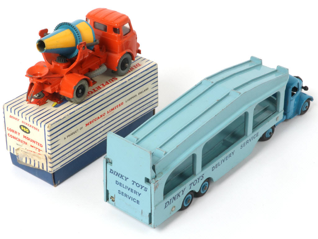 Lot 313 - DINKY TOYS (GB) (2)